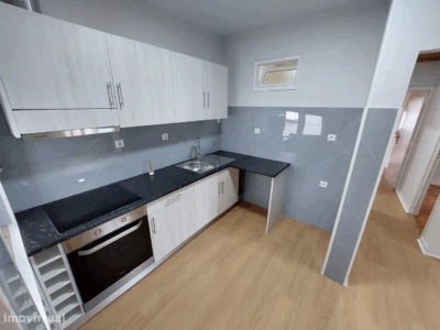 Moradia independente à venda na Estrada