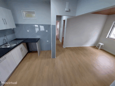 Moradia independente à venda na Estrada