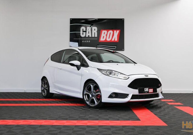 Ford Fiesta 1.6 EcoBoost c/ Pack Pele Desportiva ST