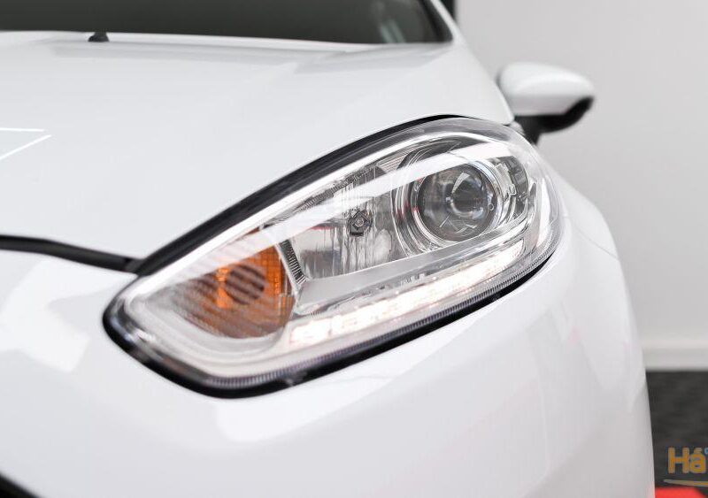 Ford Fiesta 1.6 EcoBoost c/ Pack Pele Desportiva ST