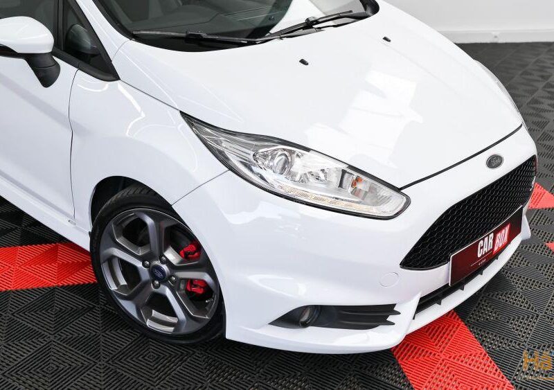 Ford Fiesta 1.6 EcoBoost c/ Pack Pele Desportiva ST