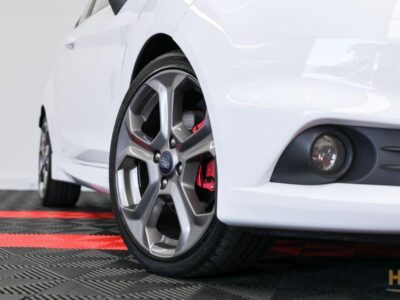 Ford Fiesta 1.6 EcoBoost c/ Pack Pele Desportiva ST