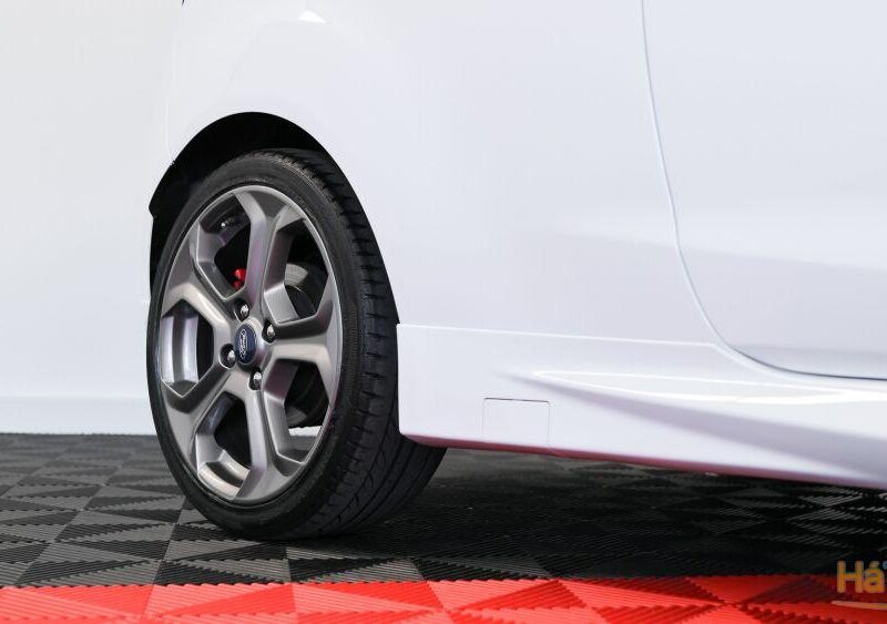 Ford Fiesta 1.6 EcoBoost c/ Pack Pele Desportiva ST