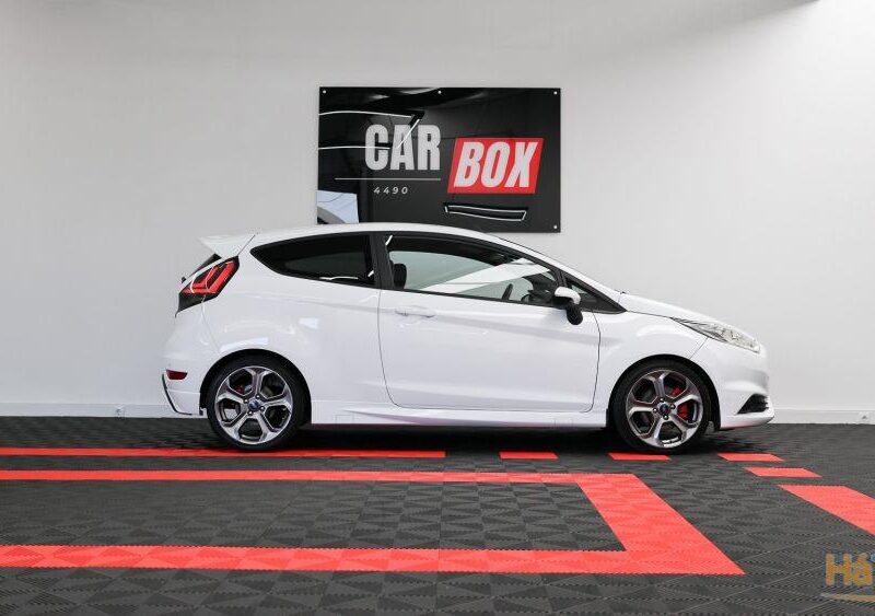 Ford Fiesta 1.6 EcoBoost c/ Pack Pele Desportiva ST