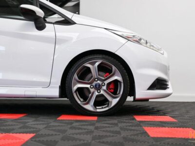 Ford Fiesta 1.6 EcoBoost c/ Pack Pele Desportiva ST