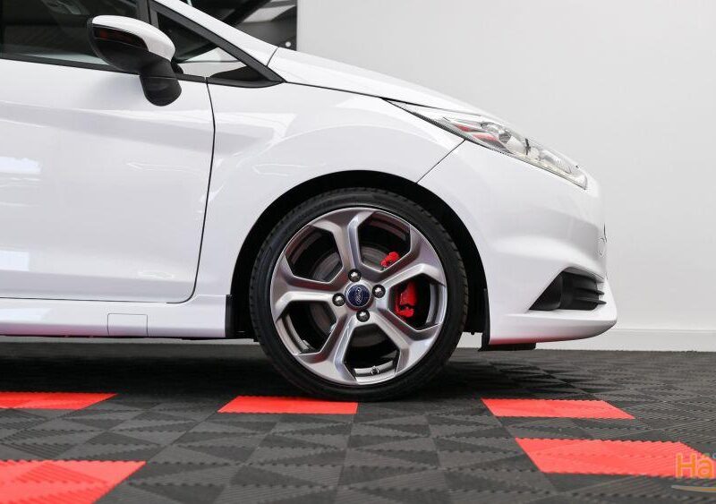 Ford Fiesta 1.6 EcoBoost c/ Pack Pele Desportiva ST