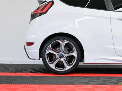 Ford Fiesta 1.6 EcoBoost c/ Pack Pele Desportiva ST