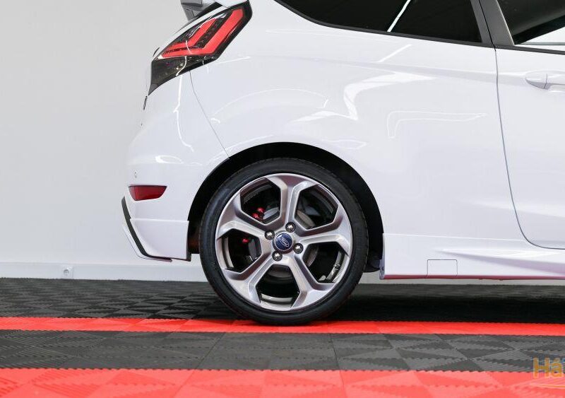 Ford Fiesta 1.6 EcoBoost c/ Pack Pele Desportiva ST