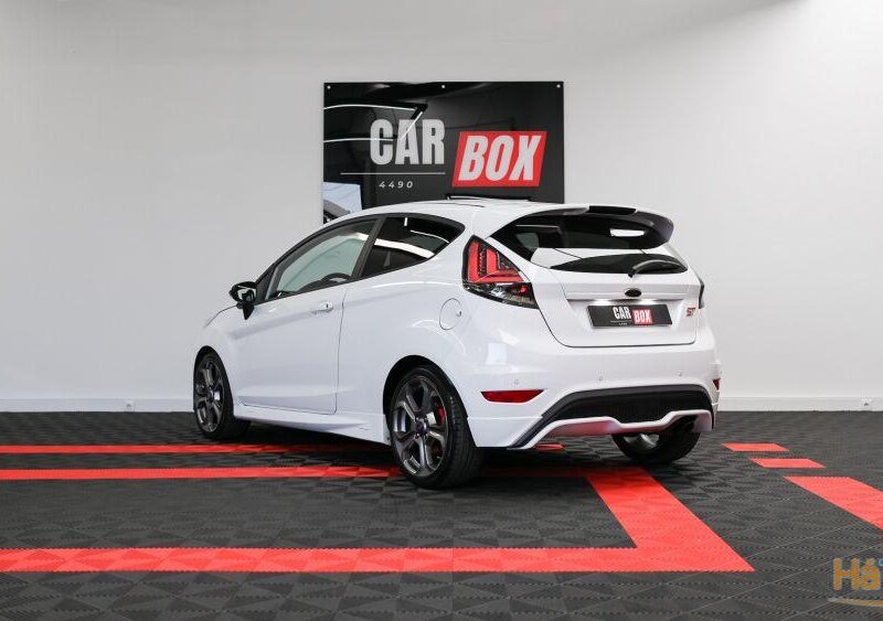 Ford Fiesta 1.6 EcoBoost c/ Pack Pele Desportiva ST