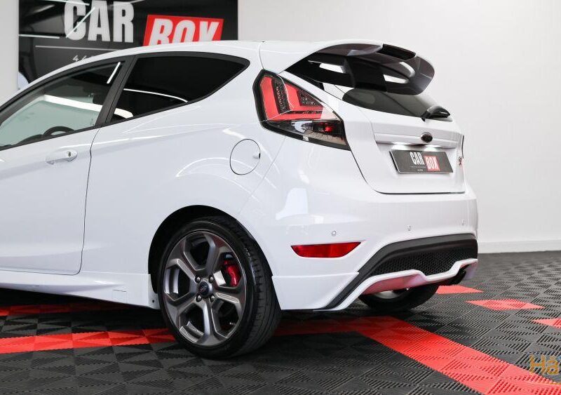 Ford Fiesta 1.6 EcoBoost c/ Pack Pele Desportiva ST