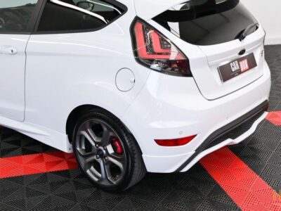 Ford Fiesta 1.6 EcoBoost c/ Pack Pele Desportiva ST