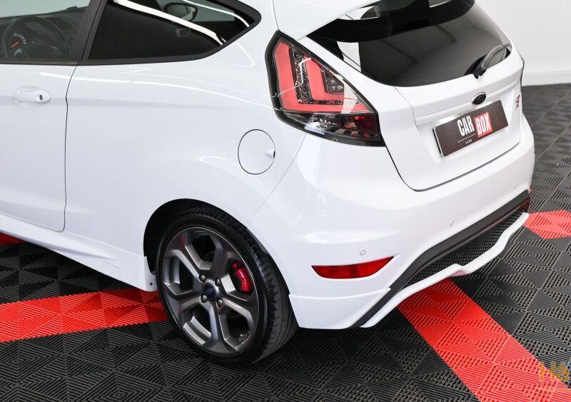 Ford Fiesta 1.6 EcoBoost c/ Pack Pele Desportiva ST