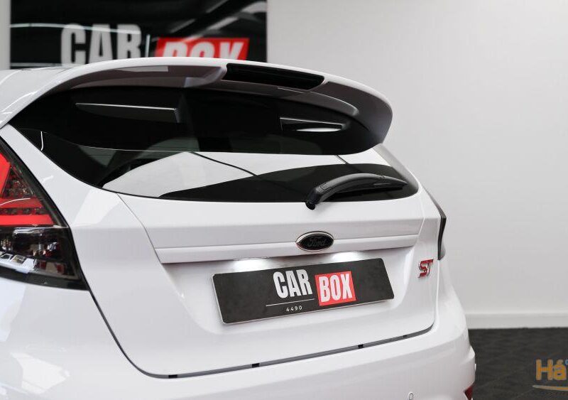 Ford Fiesta 1.6 EcoBoost c/ Pack Pele Desportiva ST