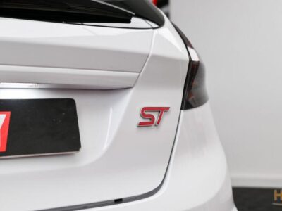 Ford Fiesta 1.6 EcoBoost c/ Pack Pele Desportiva ST