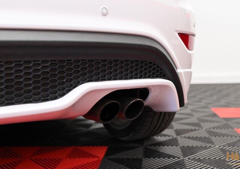 Ford Fiesta 1.6 EcoBoost c/ Pack Pele Desportiva ST