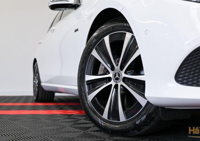 Mercedes-Benz E 300 de 4Matic T 9G-TRONIC Avantgarde