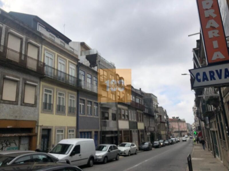 Prédio para reabilitar no Bonfim