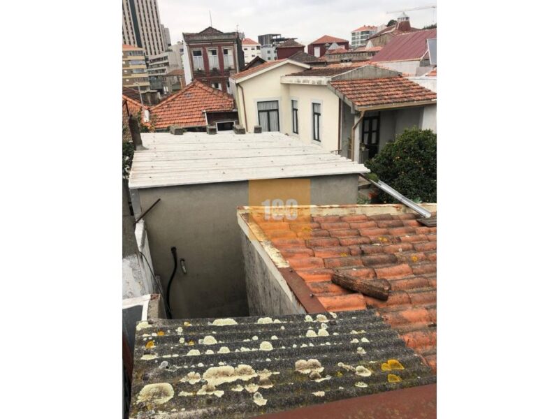 Prédio para reabilitar no Bonfim