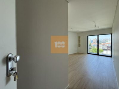 T1 novo com varanda em Cedofeita