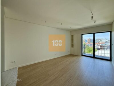 T1 novo com varanda em Cedofeita