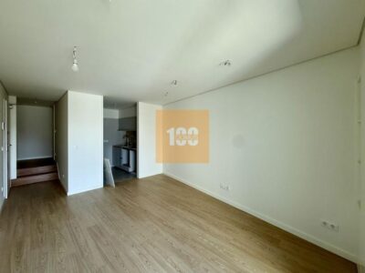 T1 novo com varanda em Cedofeita