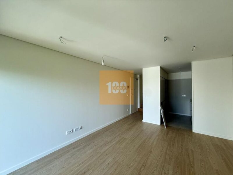 T1 novo com varanda em Cedofeita