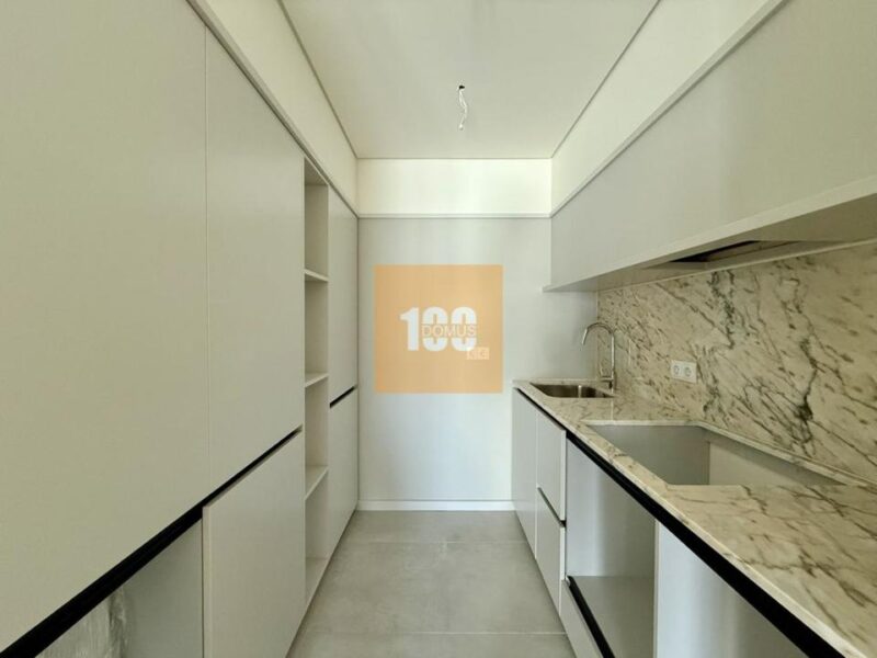 T1 novo com varanda em Cedofeita