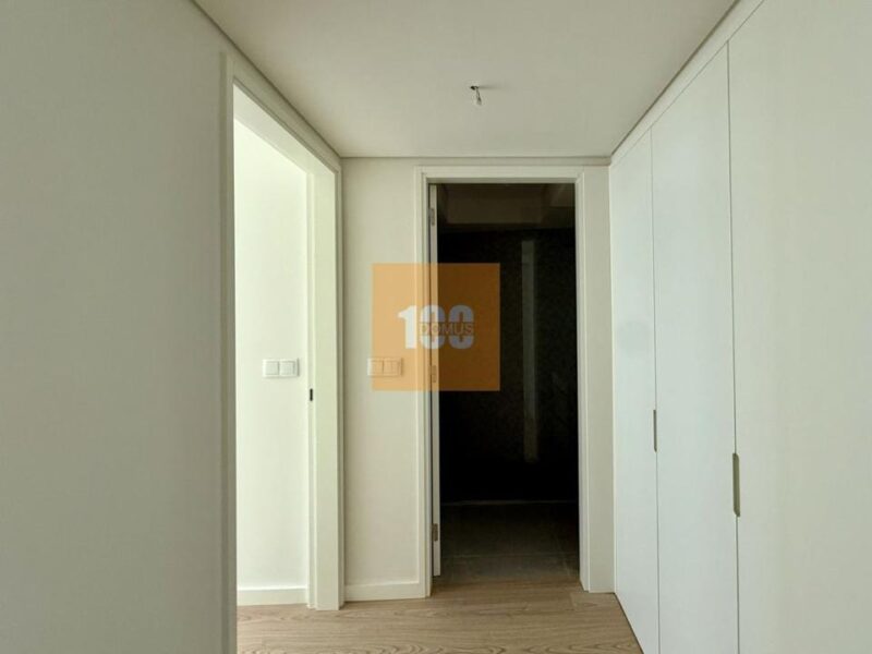 T1 novo com varanda em Cedofeita