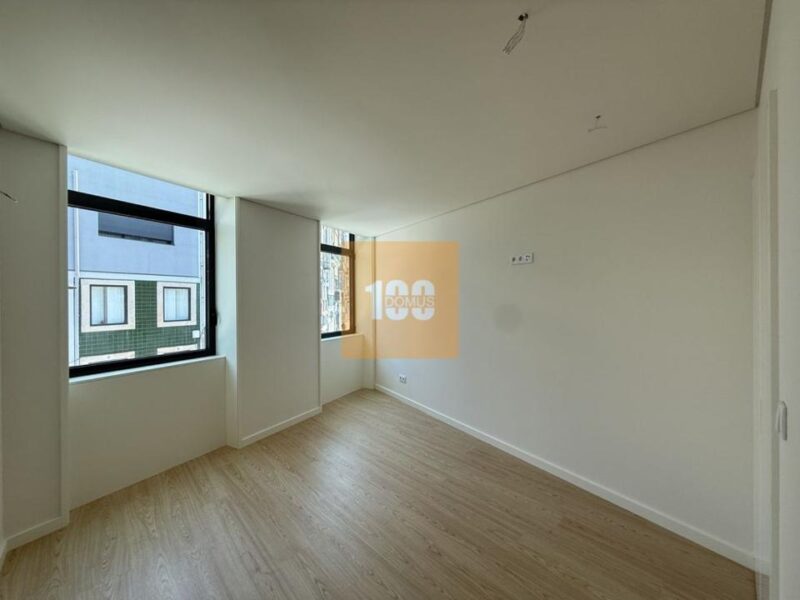 T1 novo com varanda em Cedofeita