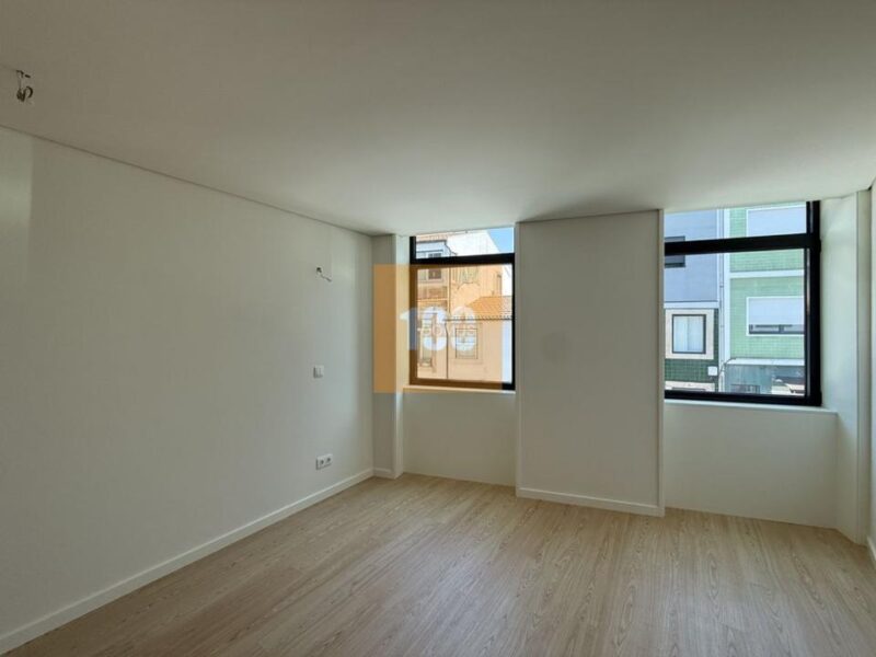 T1 novo com varanda em Cedofeita