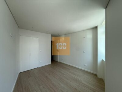 T1 novo com varanda em Cedofeita