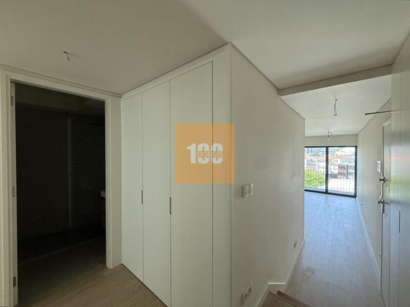 T1 novo com varanda em Cedofeita