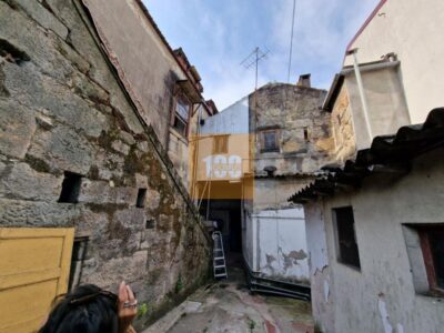 Dois prédios ao Palácio de Cristal