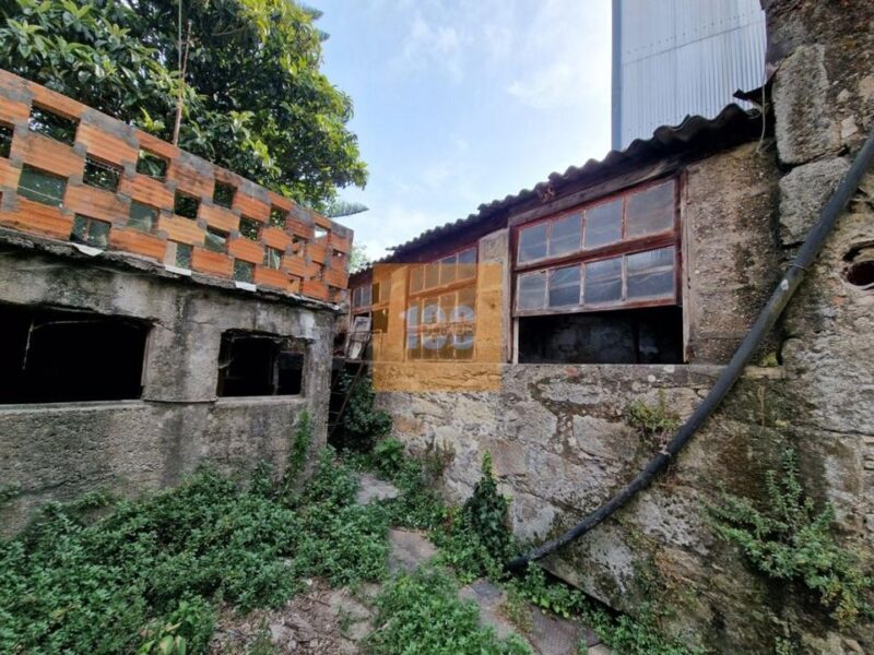 Dois prédios ao Palácio de Cristal