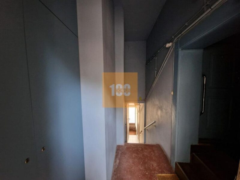 Dois prédios ao Palácio de Cristal