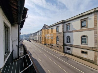 Dois prédios ao Palácio de Cristal