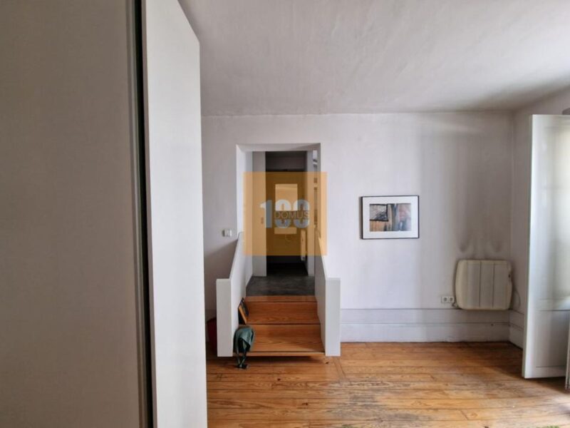 Dois prédios ao Palácio de Cristal