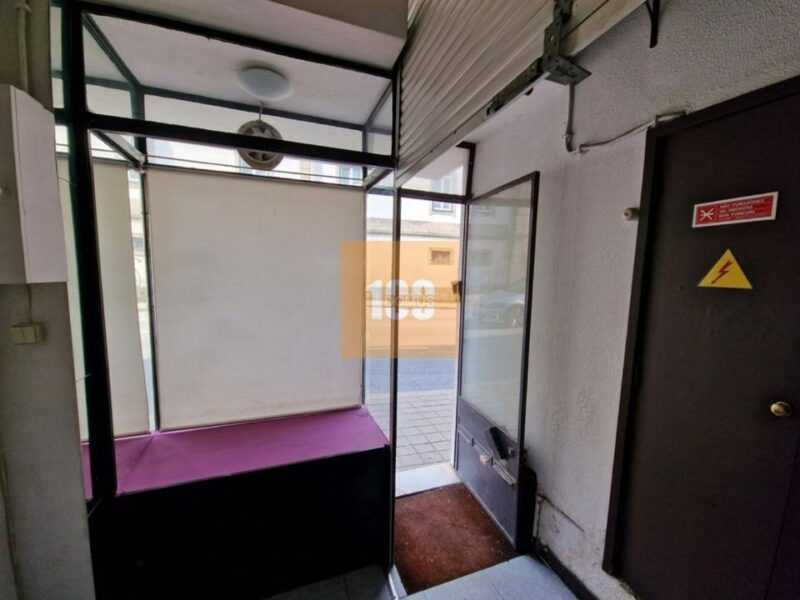 Dois prédios ao Palácio de Cristal