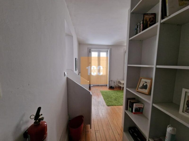 Dois prédios ao Palácio de Cristal