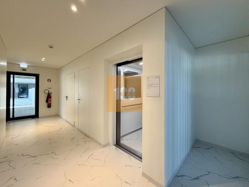 T4 com terraço na Seca do Bacalhau