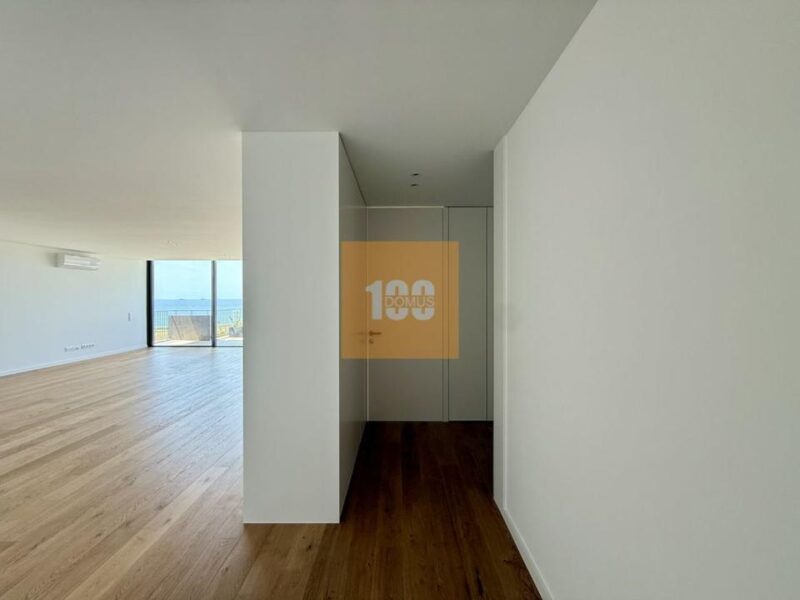 T4 com terraço na Seca do Bacalhau