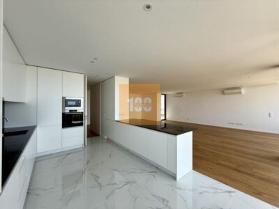 T4 com terraço na Seca do Bacalhau