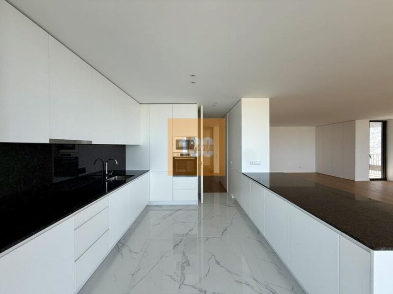 T4 com terraço na Seca do Bacalhau