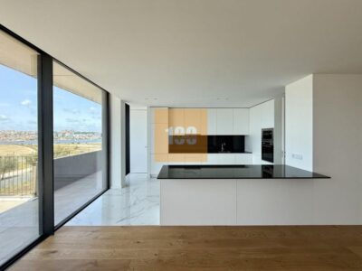 T4 com terraço na Seca do Bacalhau