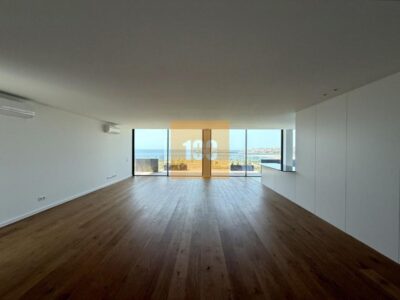 T4 com terraço na Seca do Bacalhau