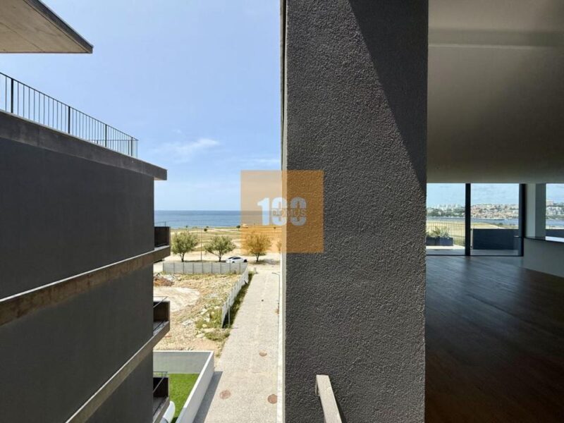 T4 com terraço na Seca do Bacalhau