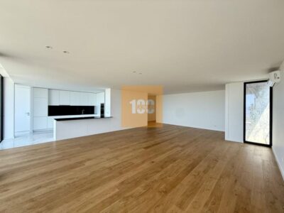 T4 com terraço na Seca do Bacalhau