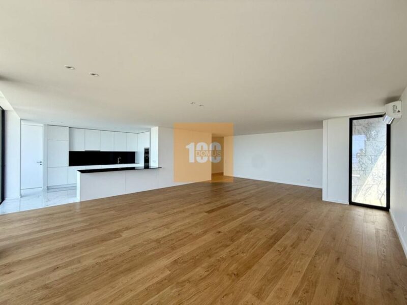 T4 com terraço na Seca do Bacalhau