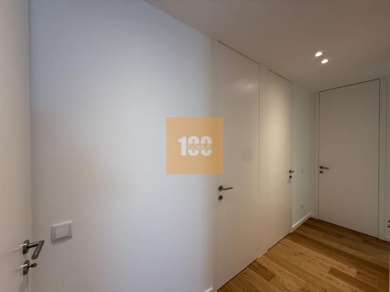 T4 com terraço na Seca do Bacalhau