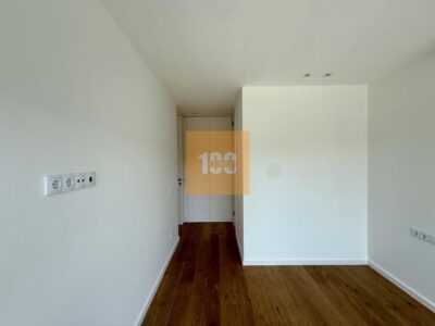 T4 com terraço na Seca do Bacalhau